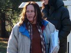 Ela ganhou um Oscar, trabalhou com Johnny Depp e foi casada com Nicolas Cage, quem é ela? Esta estrela de Hollywood estava irreconhecível ao fazer um novo filme em Nova Jersey esta semana com um ex-membro da família. Com longos cabelos escuros e ondulados, quase sem maquiagem e sobrancelhas muito finas, ela está a 180º do look no tapete vermelho. Quem é ela?