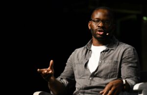 Ele jogou pelo Manchester United e pelo Everton – agora é dono de uma empresa avaliada em £ 4,3 bilhões ícone de correio