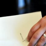 Eleitores suíços rejeitam referendo que exige serviço nacional obrigatório para mulheres