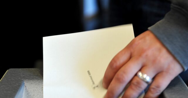 Eleitores suíços rejeitam referendo que exige serviço nacional obrigatório para Eleitores suíços rejeitam referendo que exige serviço nacional obrigatório para mulheres