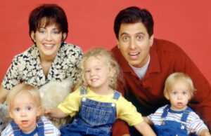 Elenco de ‘Everybody Loves Raymond’ aborda a morte da estrela infantil Sawyer Sweeten Willie Garson Como os programas lidaram com as mortes de estrelas