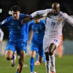 Eliminatórias para a Copa do Mundo FIFA 2026: seleção reserva da França encerra campanha com vitória no Azerbaijão