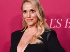 Elizabeth Berkley foi ‘impedida’ de atuar após o fracasso de ‘Showgirls’, mas ela nunca desistiu Elizabeth Berkley foi 'impedida' de atuar após o fracasso de 'Showgirls', mas ela nunca desistiu