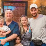 90 Day Fiances, Andrei Castravet, brincando, compara a família da esposa Elizabeth a um culto