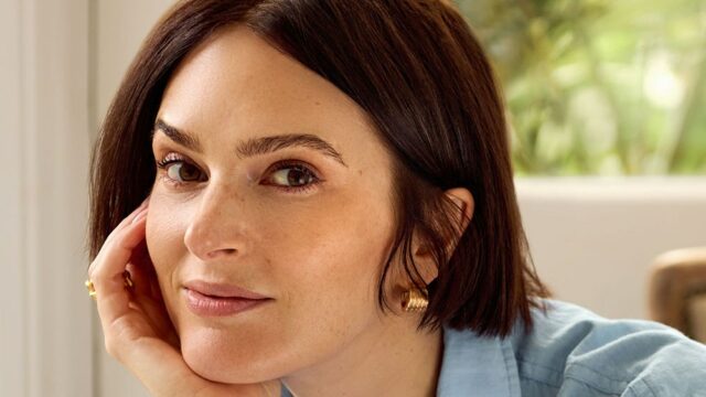 Elizabeth Day assina com UTA e Curtis Brown Elizabeth Day assina com UTA e Curtis Brown