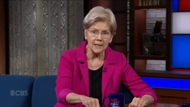 Elizabeth Warren diz a Colbert que é hora dos republicanos apoiarem os democratas: 'Trump está errado' | Vídeo
