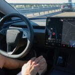 Elon Musk: Os motoristas da Tesla em breve poderão enviar mensagens de texto e dirigir