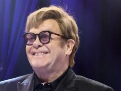 Elton John diz que ‘há esperança’ após perda ‘devastadora’ da visão do olho direito Altos e baixos da saúde de Elton John ao longo dos anos