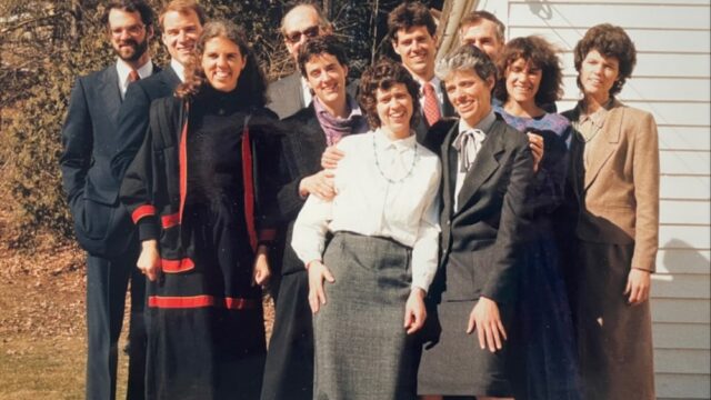 Em 'Newville', Pisie Hochheim e Tony Oswald enfrentam uma família que 'cobre todo o espectro político americano' e uma casa que 'resiste' a eles
