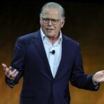 Em meio à análise de vendas, a Warner Bros. Discovery esclarece que o contrato de trabalho do CEO David Zaslav permitirá que ele retenha opções de ações no caso de uma 'mudança no controle'