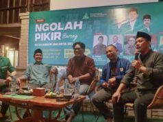 Em relação às palavras de Gus Dur, considera-se que o título de herói de Suharto passou por muitas considerações Em relação às palavras de Gus Dur, considera-se que o título de herói de Suharto passou por muitas considerações