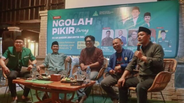 Em relação às palavras de Gus Dur, considera-se que o Em relação às palavras de Gus Dur, considera-se que o título de herói de Suharto passou por muitas considerações