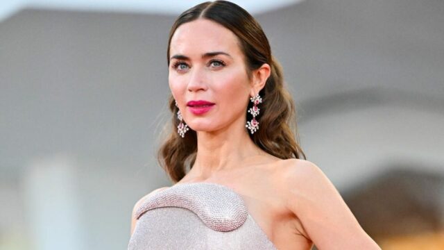 Emily Blunt detalha a primeira audição do filme aos 19 anos, diz que o diretor falou com ela e disse a ela: Imagine 'Seu pai está fodendo a secretária dele'. Você fica muito bravo'
