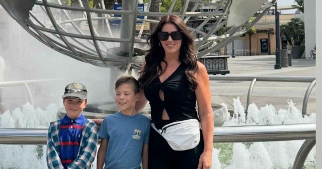 Emily Simpson, do RHOC, confirma que o filho Luke, 10, RHOC Emily Simpson responde aos críticos que acham que ela causou transtorno alimentar nos filhos
