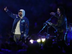 Eminem se junta a Jack White para show do intervalo no jogo de Ação de Graças do Detroit Lions Eminem se junta a Jack White para show do intervalo no jogo de Ação de Graças do Detroit Lions
