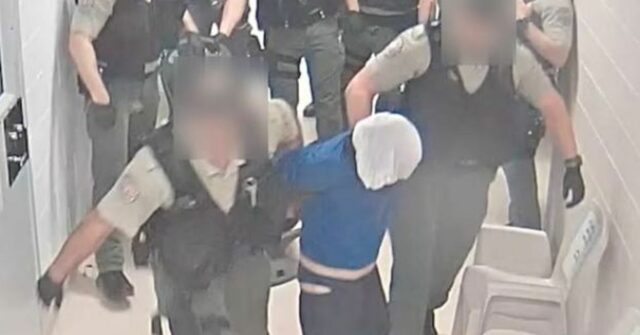 Enfermeira penitenciária pede desculpas à família pela morte de presidiário Wayne Hunt