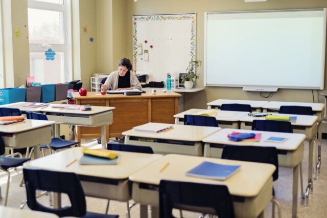 Enfrente os fatos sobre a queda acentuada nas matrículas nas escolas públicas de Nova York
