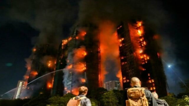 Enorme incêndio queima apartamento em Hong Kong, 4 pessoas mortas
