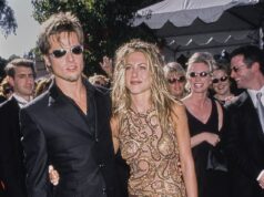 Enquanto Jennifer Aniston se aproxima do bonitão comerciante de Wall Street que se tornou curandeiro da Nova Era, Jim Curtis, Hollywood inteira se pergunta: ele finalmente consertou seu coração partido? Jennifer Aniston fotografada no tapete vermelho em setembro de 1999 com seu então namorado, o ator Brad Pitt - eles se casaram no ano seguinte