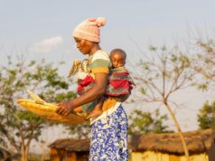 Ensaio que mostra a segurança da ivermectina em crianças pequenas pode estimular o progresso contra várias doenças tropicais negligenciadas mãe na África