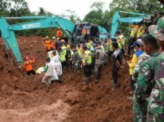 Equipe SAR encontra mais 2 vítimas do deslizamento de terra em Banjarnegara, total de 12 pessoas mortas Equipe SAR encontra mais 2 vítimas do deslizamento de terra em Banjarnegara, total de 12 pessoas mortas