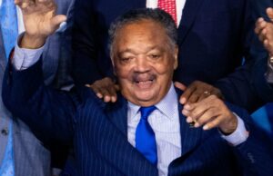 Equipe do Rev. Jesse Jackson emite atualização de saúde após visita de Clinton ao hospital: ‘Sob bons cuidados’ Equipe do Rev. Jesse Jackson emite atualização de saúde após visita de Clinton ao hospital: 'Sob bons cuidados'