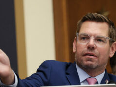Eric Swalwell considerando uma candidatura para governador da Califórnia Eric Swalwell considerando uma candidatura para governador da Califórnia