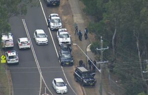 Escolas de Sydney retiradas do bloqueio após o fim da operação policial Um transeunte com armas de brinquedo provocou um susto, colocando várias escolas no noroeste de Sydney no bloqueio e causando uma grande operação policial.