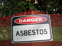 Escolas fechadas em cidade australiana por causa de amianto encontrado em areia colorida Escolas fechadas em cidade australiana por causa de amianto encontrado em areia colorida