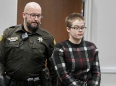 Esfaqueador de ‘Slender Man’ desaparece de casa coletiva nos EUA Morgan Geyser aparece em um tribunal do condado de Waukesha na quinta-feira, 9 de janeiro de 2025, em Waukesha, Wisconsin (AP Photo/Morry Gash)