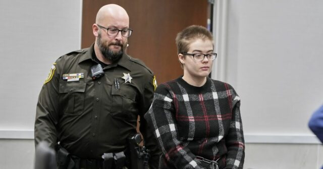 Morgan Geyser aparece em um tribunal do condado de Waukesha na quinta-feira, 9 de janeiro de 2025, em Waukesha, Wisconsin (AP Photo/Morry Gash)