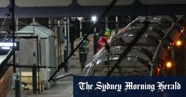 Esfaqueamento em massa em trem no Reino Unido deixa nove feridos
