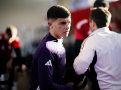 Especialistas do MUTV elogiam Shea Lacey com afirmação ‘absolutamente ultrajante’ feita sobre o garoto-prodígio do Man Utd Shea Lacey em ação pelo Man Utd sub-21, kit preto