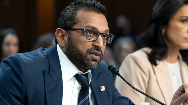 Espiões, segredos e uma promessa quebrada: como o chefe do FBI de Trump decepcionou o MI5
