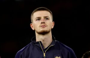 Os planos do Manchester United sobre Adam Wharton ignoram a ligação que Sir Alex Ferguson fez uma vez sobre Wayne Rooney Adam Wharton e Daniel Munoz comemoram no Crystal Palace.