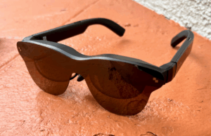 Esses óculos inteligentes projetam uma tela privada de 200 polegadas e custam US $ 50 antes da Black Friday RayNeo Air 3s