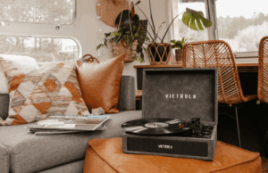 Esses toca-discos de vinil mais bem avaliados estão à venda na Black Friday Victrola Record Player