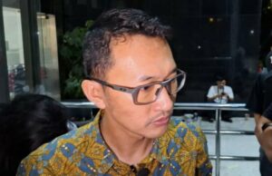 Esta é uma lista de 10 pessoas presas pela Comissão de Erradicação da Corrupção (KPK) em conexão com a OTT do governador de Riau, Abdul Wahid. Esta é uma lista de 10 pessoas presas pela Comissão de Erradicação da Corrupção (KPK) em conexão com a OTT do governador de Riau, Abdul Wahid.