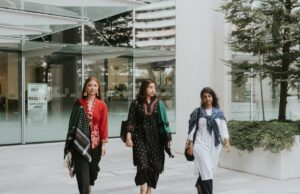 Estas três mulheres tinham a certeza de que seriam presas por organizarem uma marcha pela Palestina. Então algo extraordinário aconteceu As mulheres podem pegar até seis meses de prisão se forem consideradas culpadas (Kokila Annamalai)