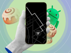 Este Android 17 pode ser o melhor recurso do ano Um telefone Samsung em uma mesa, mostrando um papel de parede com muitos olhos