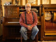 Este instrumento da era do cinema mudo está desaparecendo. Não sob o comando de Joe Este instrumento da era do cinema mudo está desaparecendo. Não sob o comando de Joe