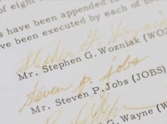 Este parece ser o colecionável da Apple mais caro já vendido O contrato que fundou a Apple será leiloado por cerca de US$ 3 milhões | Close das assinaturas