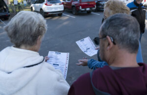 Este truque estranho pode consertar as primárias democratas de 2028 ARQUIVO - Ken Martin, presidente da Associação de Comitês Democráticos Estaduais, discute a Convenção Nacional Democrata de 2024 durante uma entrevista coletiva, 18 de abril de 2024. (Ashlee Rezin/Chicago Sun-Times via AP, Arquivo)