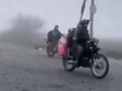 ‘Estilo Mad Max’: forças russas invadem cidade ucraniana devastada Embora a Reuters tenha conseguido confirmar a localização do vídeo como Pokrovsk, não foi capaz de verificar de forma independente a data em que a filmagem foi filmada.