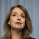 Kellie Sloane, deputada liberal de Vaucluse em Sydney, fala sobre ameaças que recebeu após condenar um protesto neonazista em Sydney.