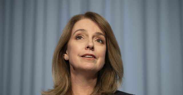 Kellie Sloane, deputada liberal de Vaucluse em Sydney, fala sobre ameaças que recebeu após condenar um protesto neonazista em Sydney.