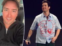 Estrela pop foi levada às pressas para o hospital depois de abrir o joelho no palco Estrela pop foi levada às pressas para o hospital depois de abrir o joelho no palco