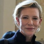 Cate Blanchett é entrevistada por jornalistas após conhecer o Papa.
