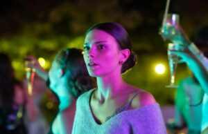 Estrelas de ‘Maxton Hall’ quebram aquele beijo chocante do episódio 1 Salão Maxton.