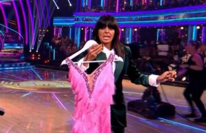 Estritamente os fãs ficaram histéricos enquanto o show desmoronava no ‘caos’ durante o primeiro desafio de Instant Dance: ‘Isso é uma carnificina e eu adoro isso!’ Estritamente os fãs ficaram histéricos enquanto o show desmoronava no 'caos' durante o primeiro desafio de Instant Dance: 'Isso é uma carnificina e eu adoro isso!'